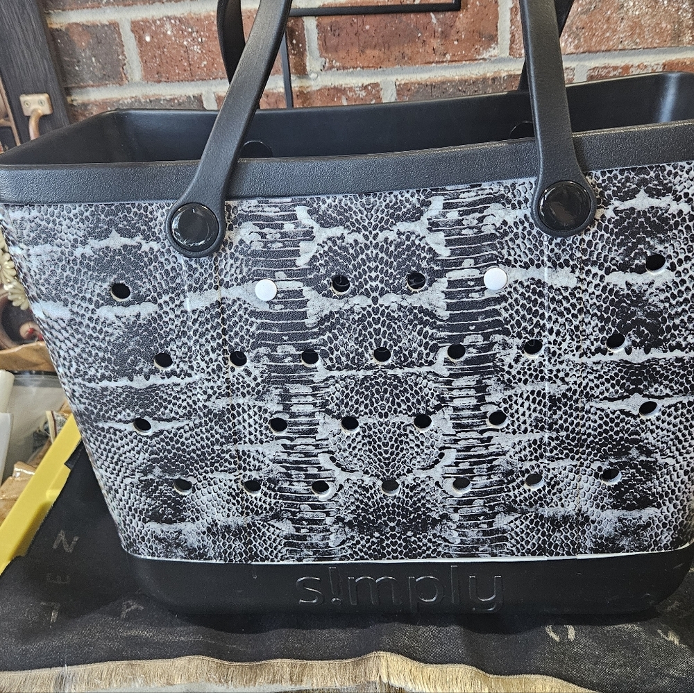 🖤Simply Southern Black and White Patterned Tote - Picture 5 of 7